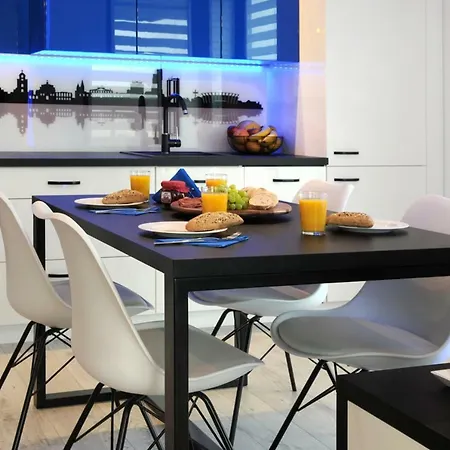 P&O Serviced Apartments Solec Warschau Exterior foto